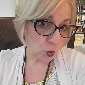 Meet your Posher, Denise